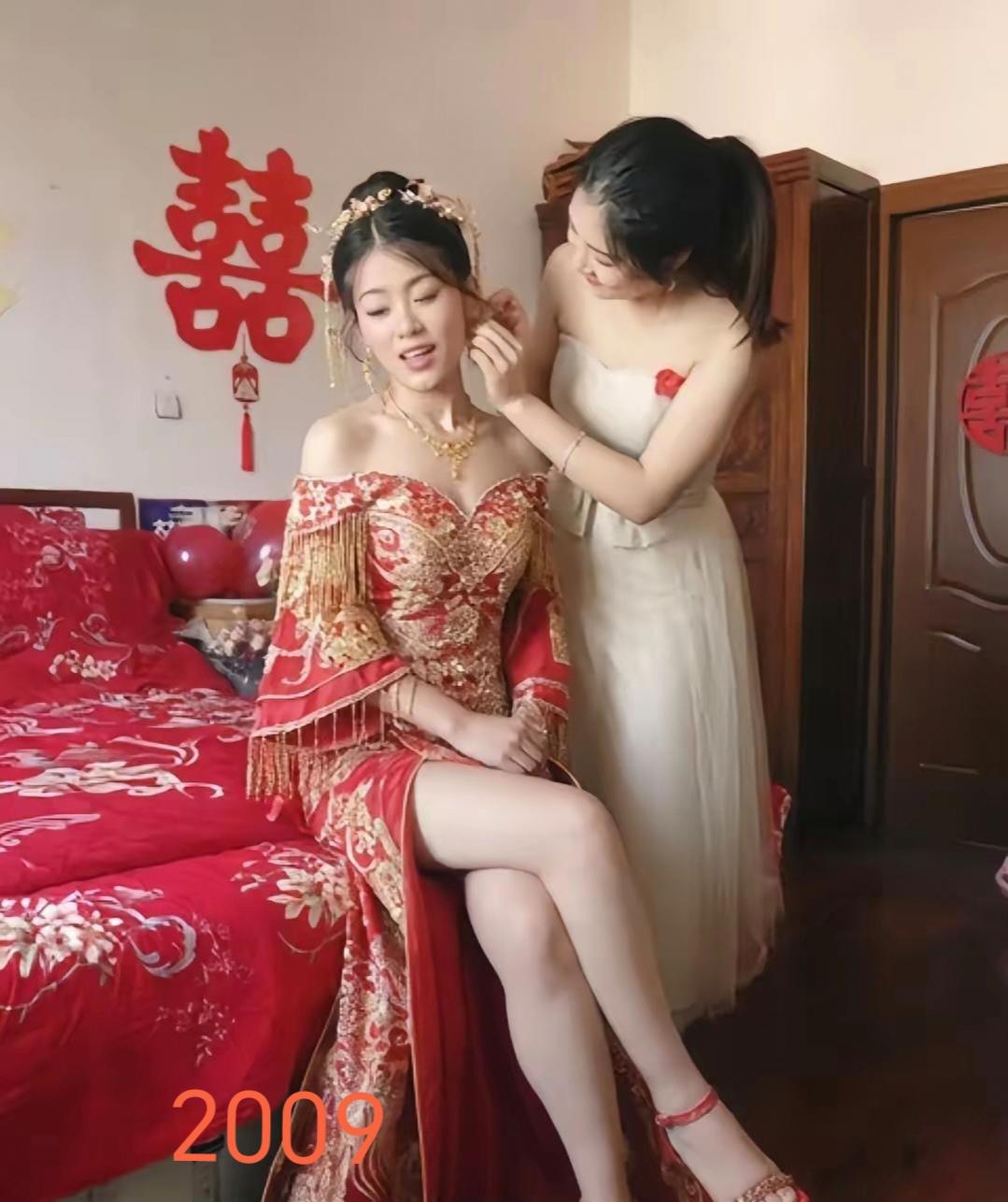 表姐2009年结婚的照片，当时她可是村花，一大帮男人追求，最后还是被表姐夫拿下。