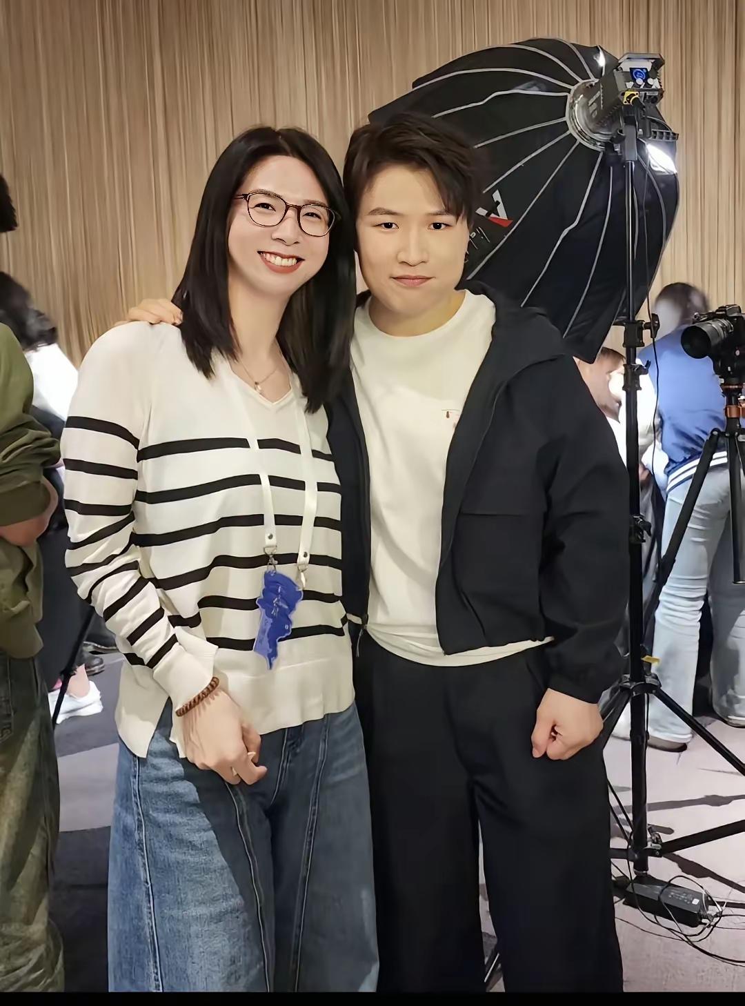 张伟丽被黑的最惨的一次。要说崔丽丽也是个极品，谁的流量都能蹭到。你说她牛不牛？