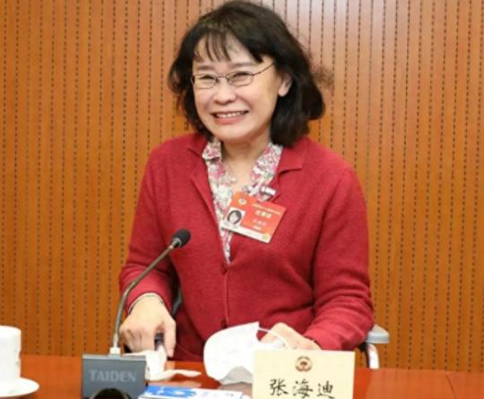 张海迪是个谜！她1955年出生，虽然患有多种疾病，但如今不仅面色红润，还活得十分