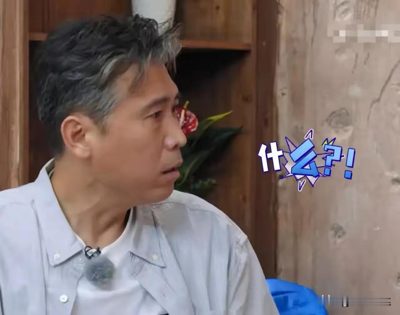 我打包票，李乃文这个诧异和尴尬的表情，绝对不是演的。他跟穆祉丞聊嗨了，兴冲冲掏