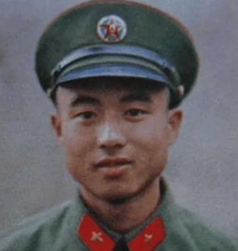 1987年，侦察参谋傅平山牺牲后，其遗体被越军浇在水泥基座中，部队首长指示：花1