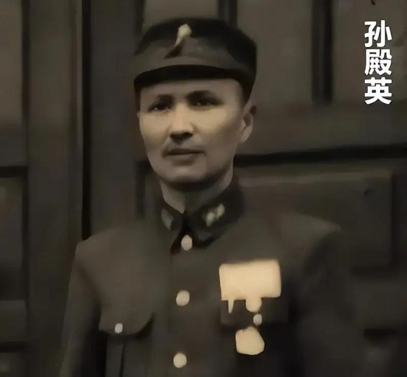 因为扒了慈禧太后的坟，孙殿英莫名的在网上成了英雄，某些人变着法的洗白他，感谢他为