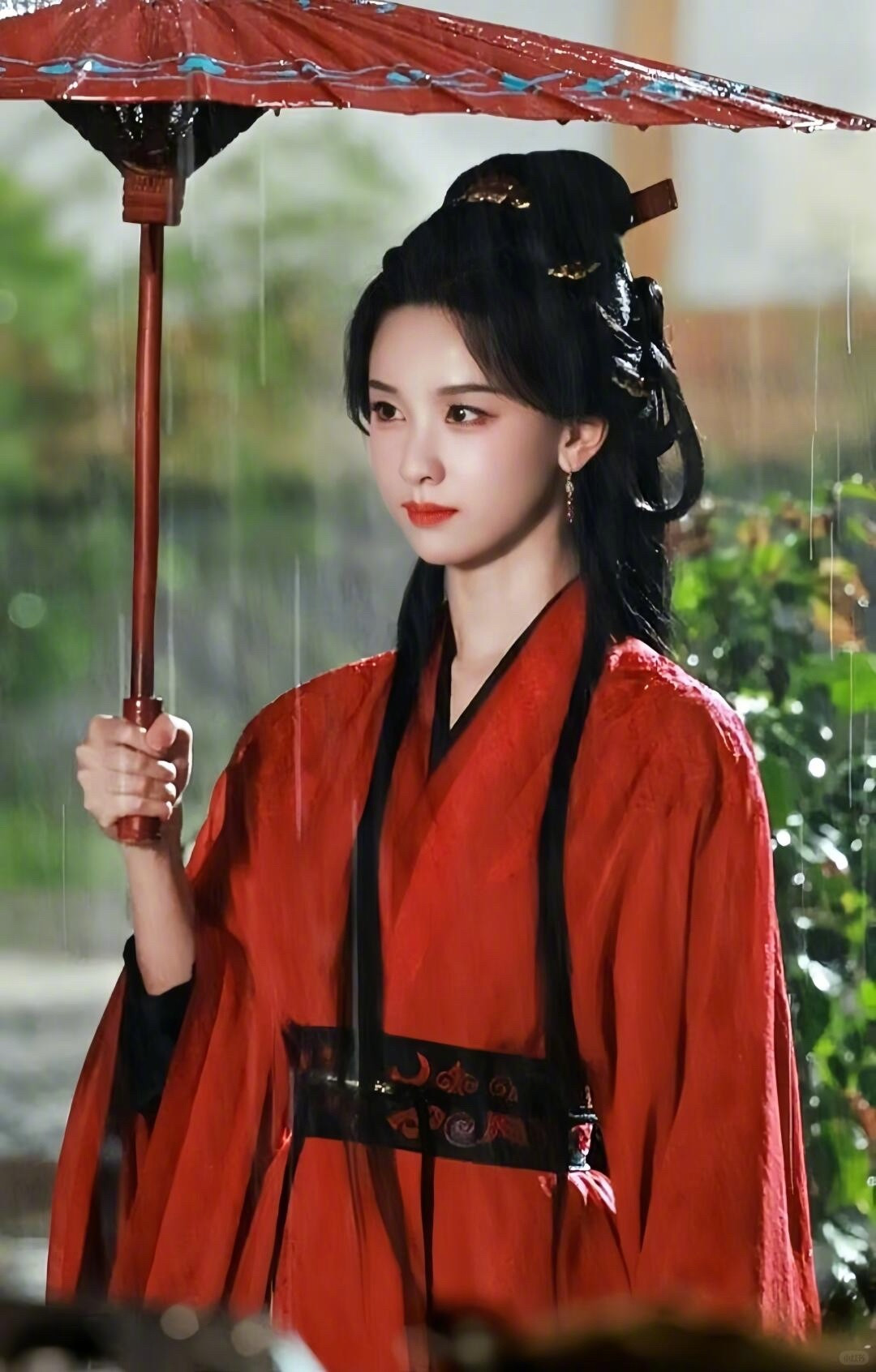 翘楚官宣定档0602观众苦古偶恋爱脑久矣，终于等来一部女本位权谋剧。楚朝不依附