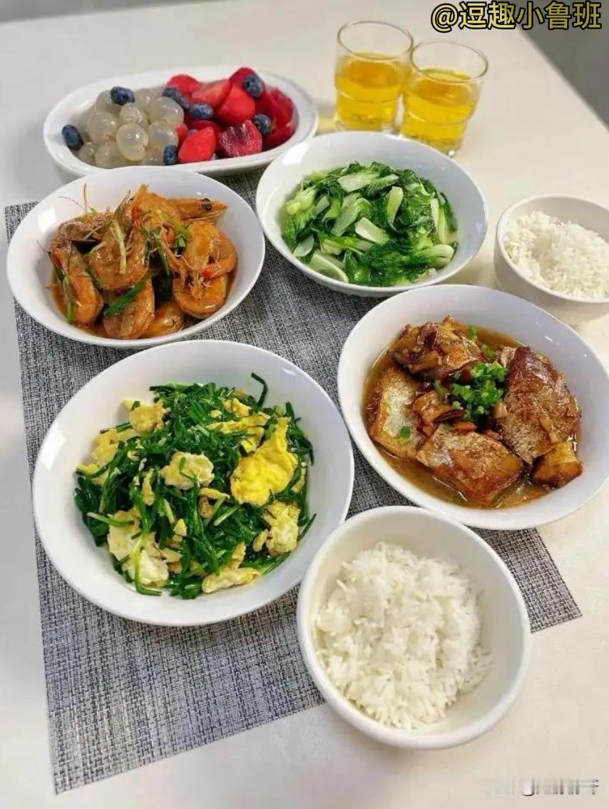 两个人的午餐算不算很丰富？