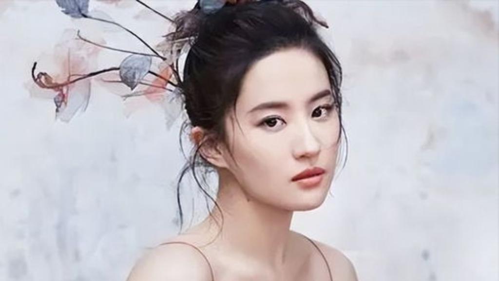你知道吗？刘亦菲主演的民国谍战片《咸雪》定档预告刚放出，就凭一句台词杀疯了全网。