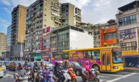 闻到硝烟味！印尼准备撤侨35万人，一旦台海战争打响，保命比啥都重要！印尼政府