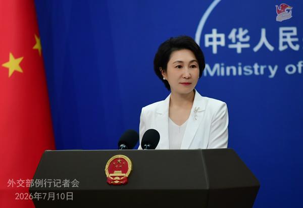 本周末是“南海仲裁案裁决”出台十年。“裁决”认为，依据国际法，中国在南海的海洋主