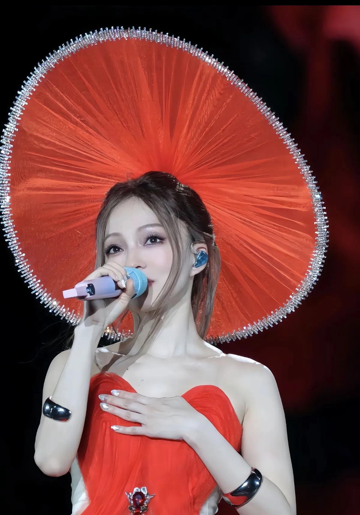 张韶涵的造型师把她当精灵，王心凌的造型师把她当公主，伍佰的造型师把他当保安[尬笑