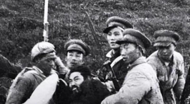 1951年，原马家军改编的解放军7师，部分官兵发动叛乱。王震叫来7师师长，质问：