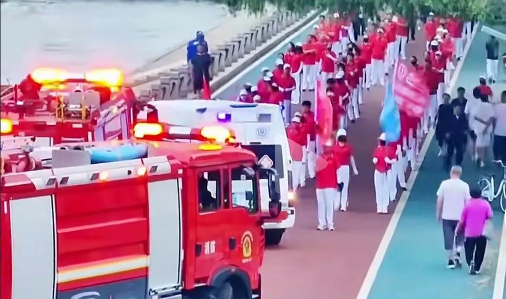 都是退休金惹的祸！辽宁老年暴走团出圈了。。。逼停119和120，这些人，实在是