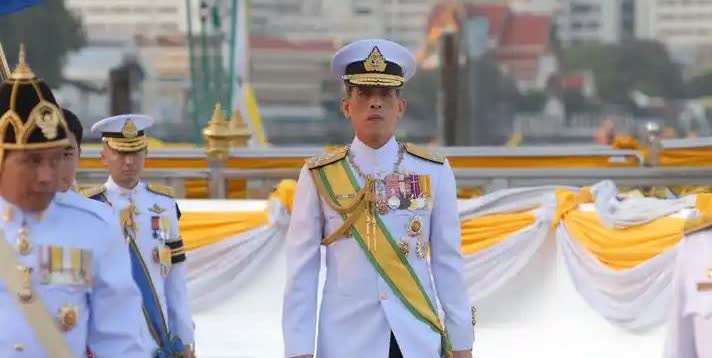 泰国军方为什么总是发动政变推翻政府，直接推翻泰国王室岂不更加美哉？有什么深层次原