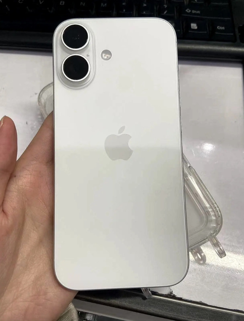 奉劝大家不要因为图便宜就买个苹果标准版的17，相好再出手！电池续航和散热不说，