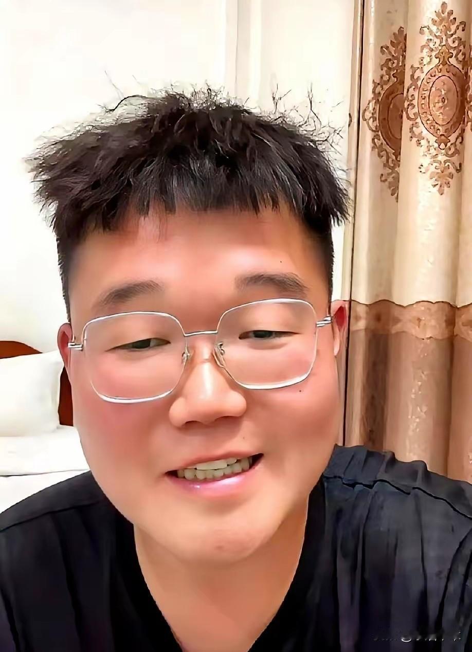 老挝乡村行疑云，中国女婿遭遇“家门难入”小国带着芭姑回老挝了，那是芭姑的家乡