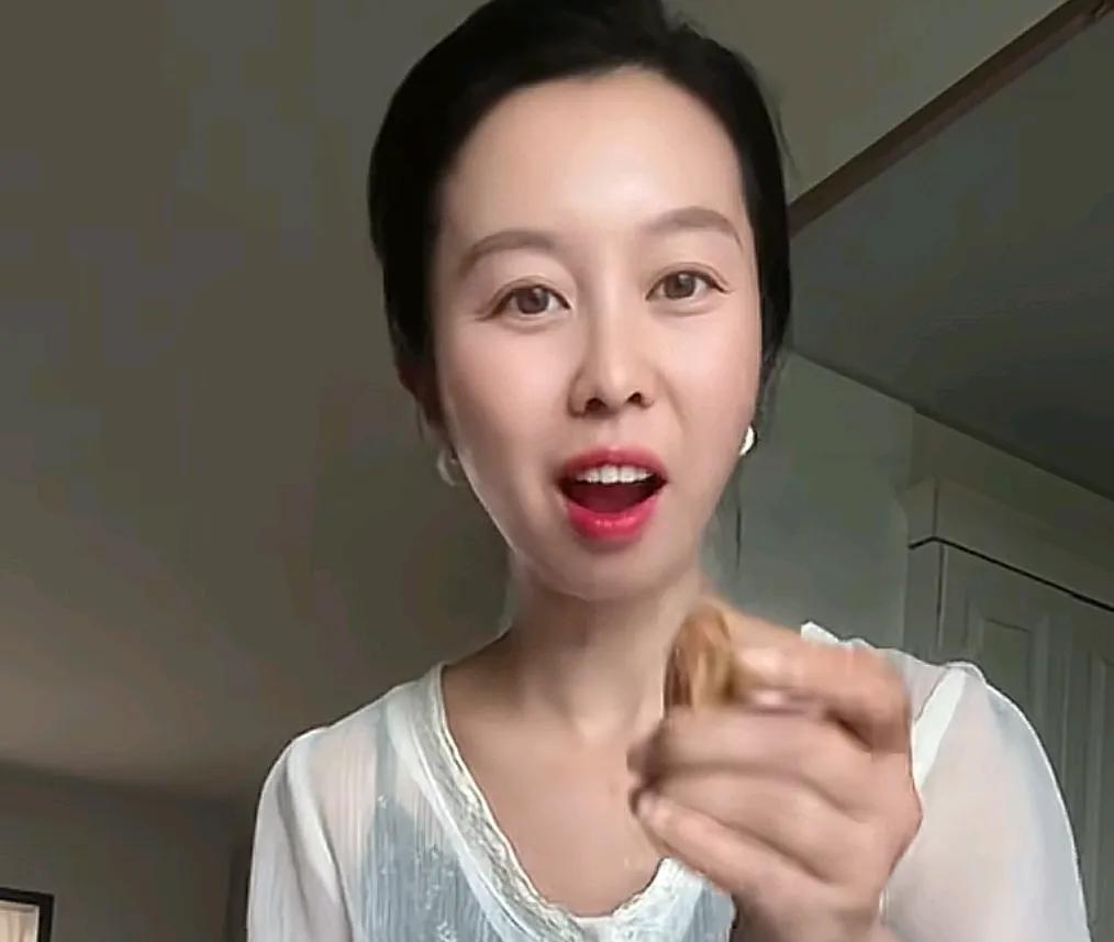 田静现在完全放开了，无所顾忌！过去还是怕说多了没流量，现在不说也没流量，那
