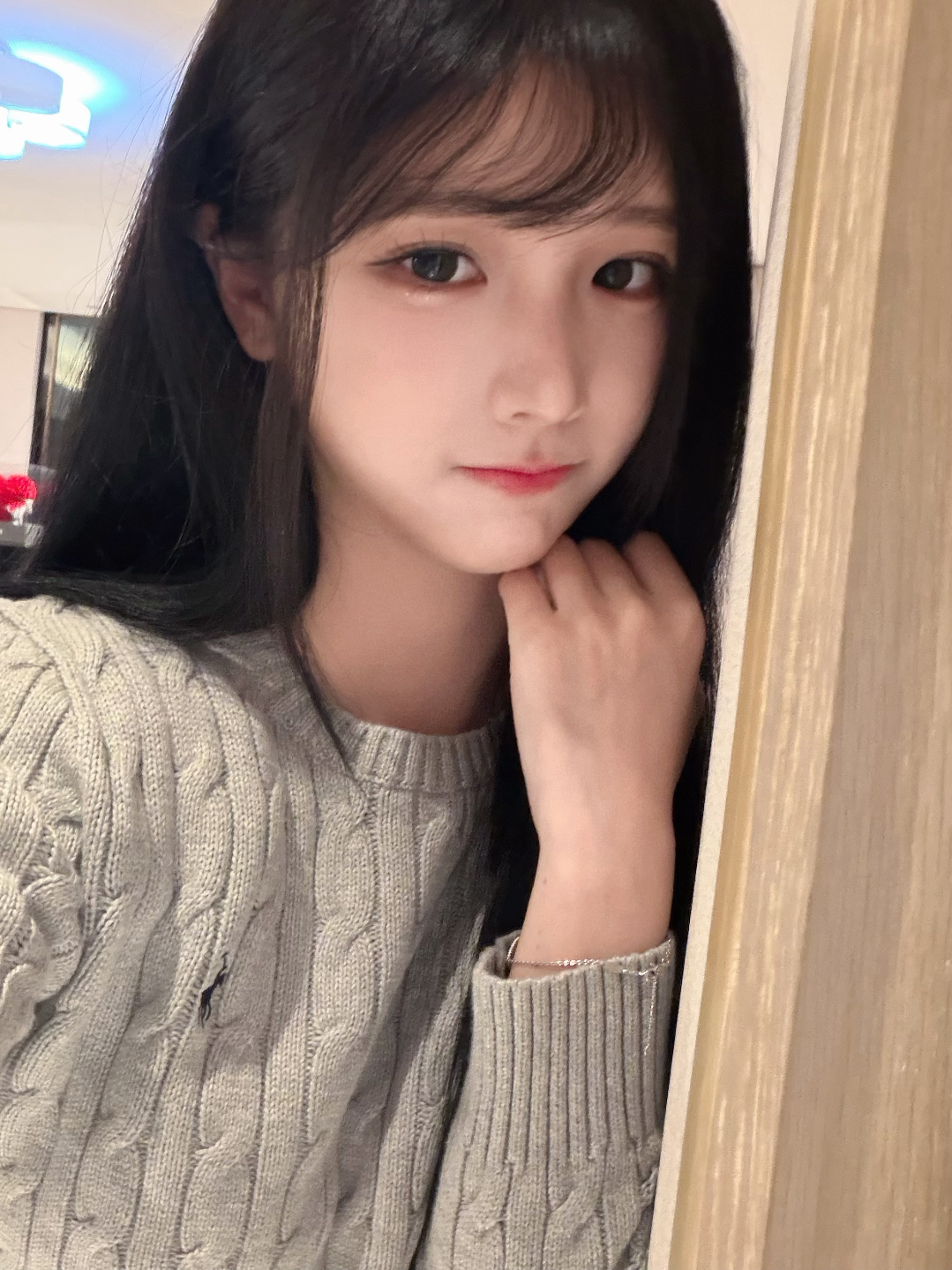 (｡ì_í｡)姐妹给我随便拍两张。