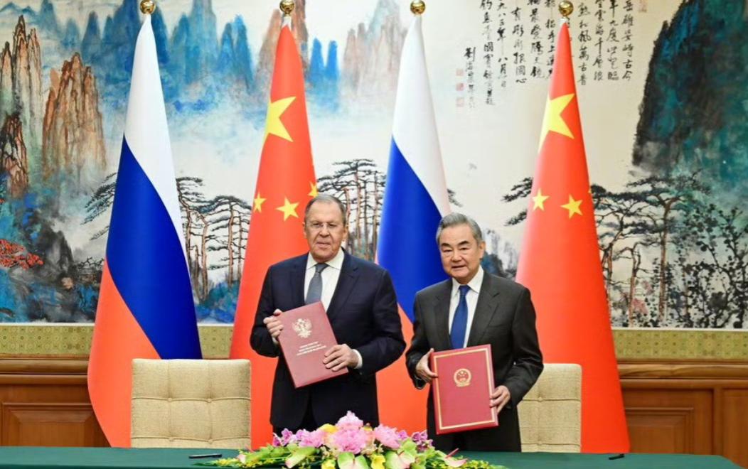 重磅落地！中俄外长会谈达成关键共识。北京时间4月14日，俄罗斯外长拉