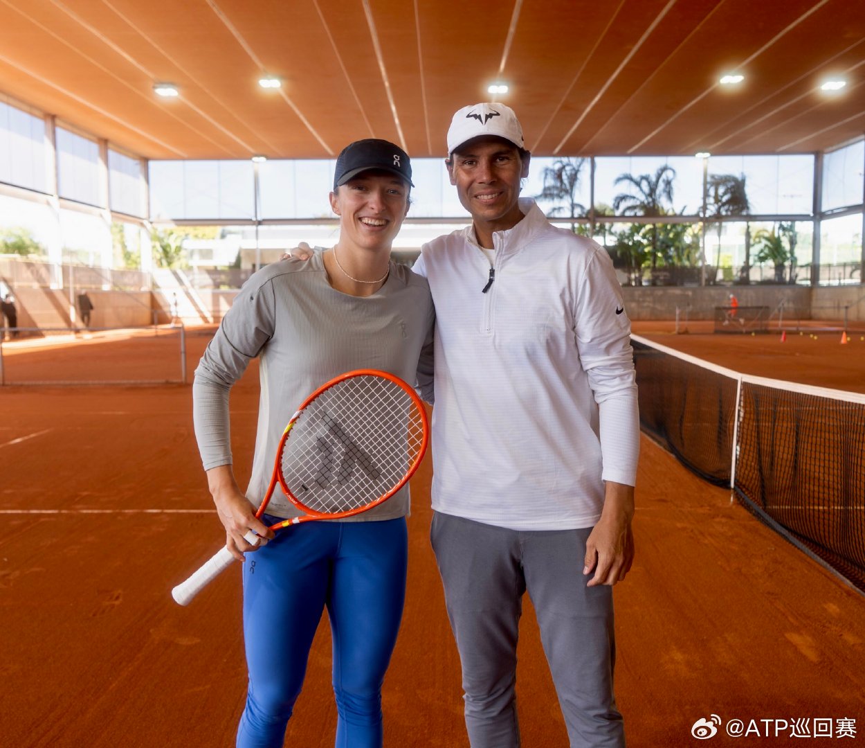 欢迎小迷妹回归👏22届大满贯冠军纳达尔与斯瓦泰克在网校合练💦📷：Rafa