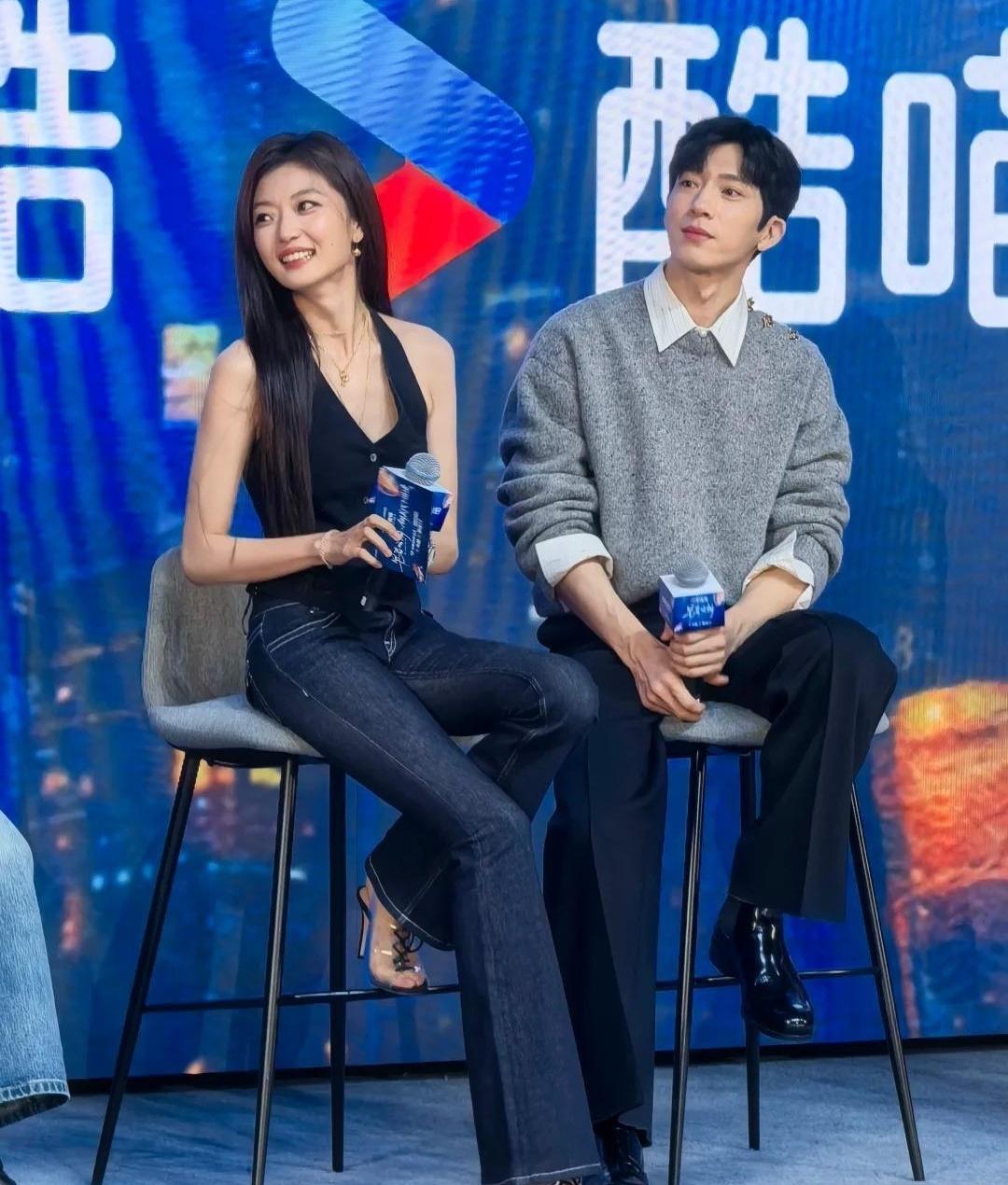 谁说大女主就得一路开挂？孙千在《早春晴朗》里手抖着汇报方案那场戏，直接演我上班第