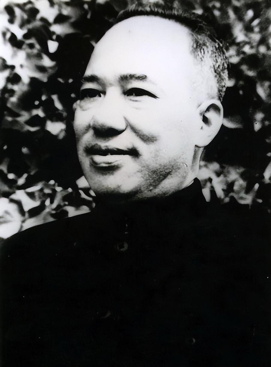 1937年，李卓然连降8级。毛主席轻声安慰：“处分你处分重了，不要介意！”这句暖