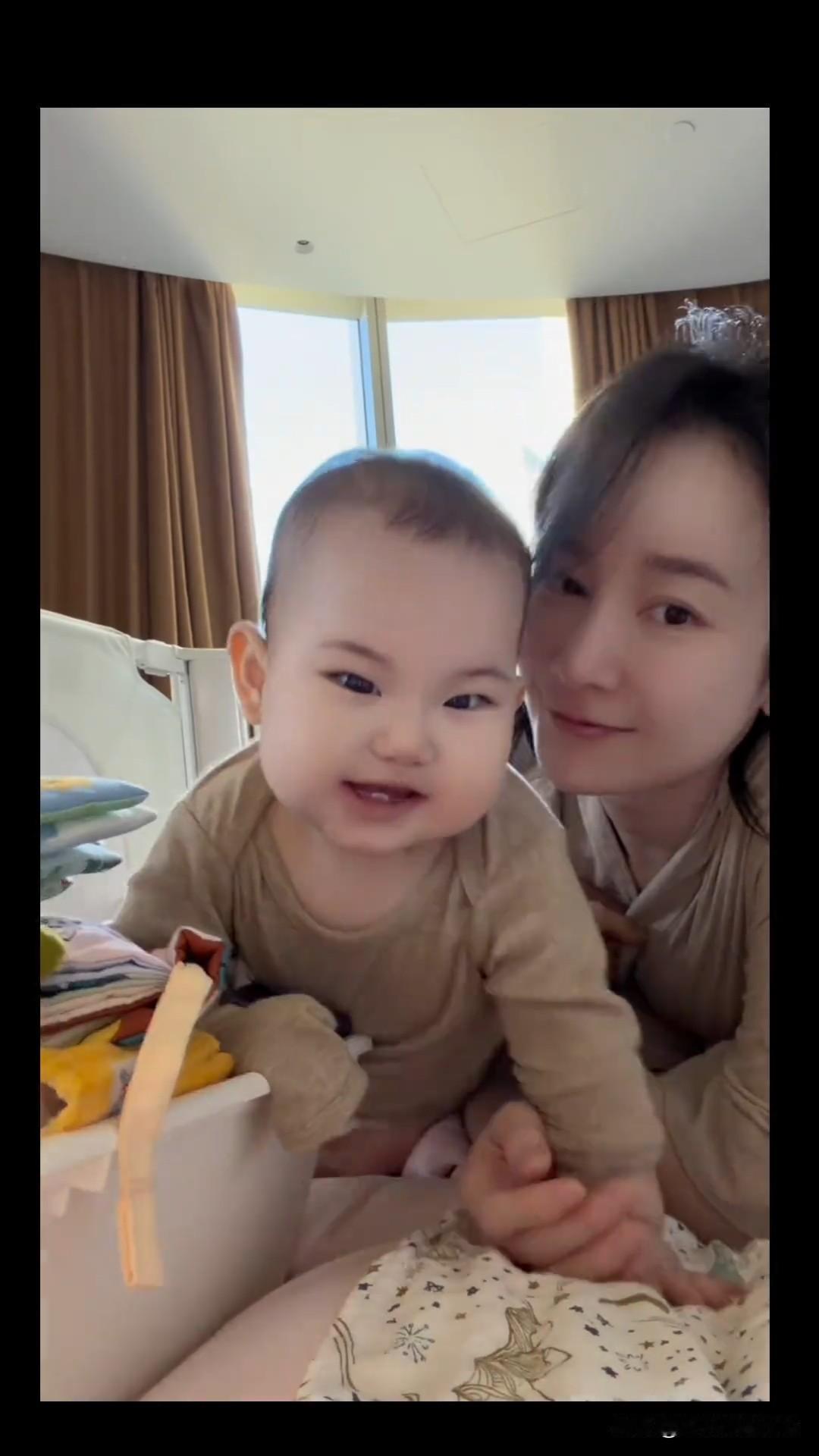 12月2日，演员张檬更新养娃vlog，一转眼，张檬的儿子Dylan都7个半月大了