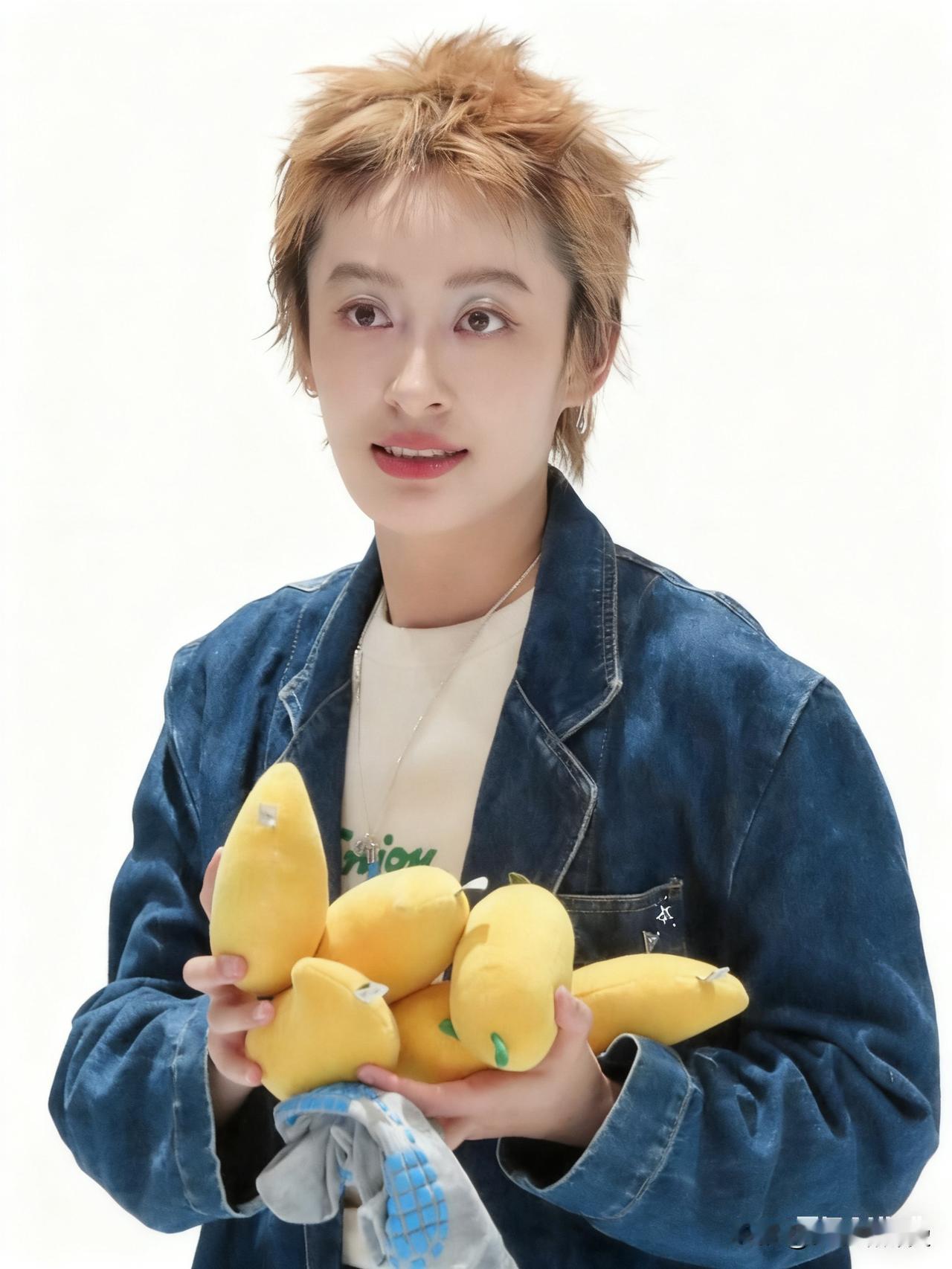 35岁女歌手曾轶可的前助理撕掉了曾轶可最后的体面，原来曾轶可是这样的人，难怪红不