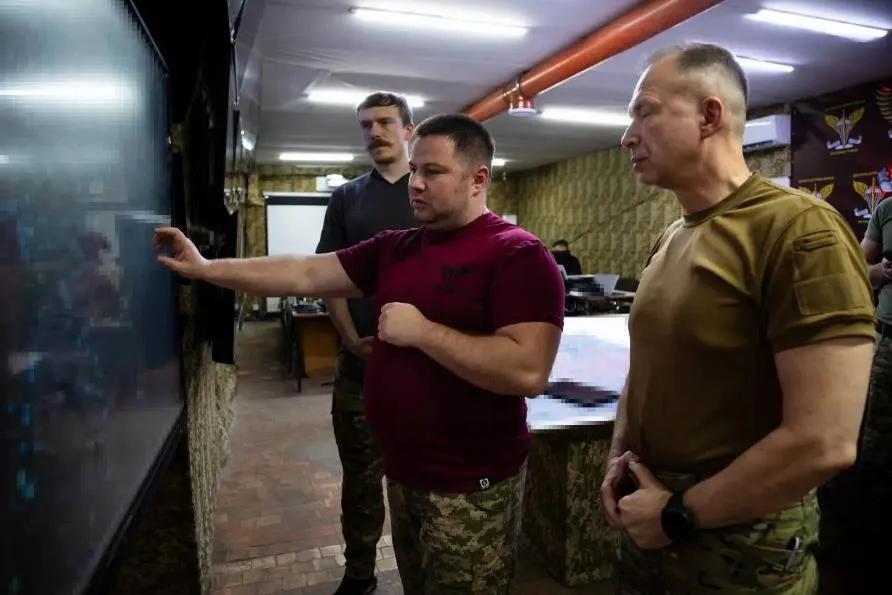 乌军总参谋部发言人科瓦列夫称，波克罗夫斯克（红军城）和米尔诺拉德（米尔诺格勒、季