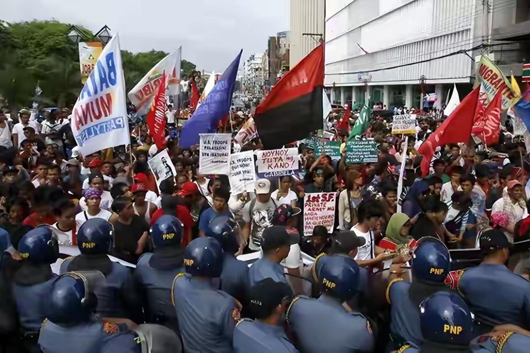 中国近日宣布将在黄岩岛设立国家级自然保护区，消息一出菲律宾方面迅速表达强烈抗议，