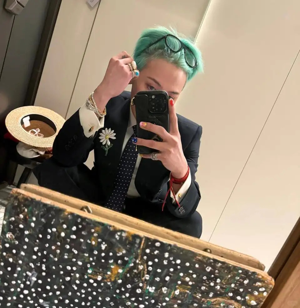权志龙西装look太能打了谁来懂一下权志龙的艺术性，跟酷酷的外表完全反差啊🥹私