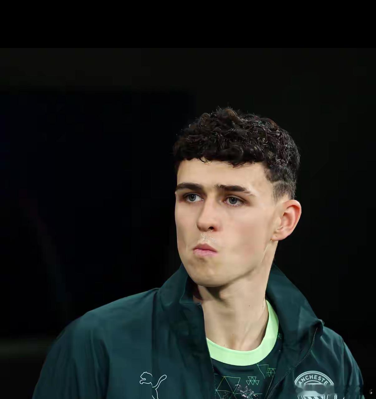 福登豪宅一直未成功出售，如今降价后终于变现成功。曼城球员福登在去年已经搬离了他在