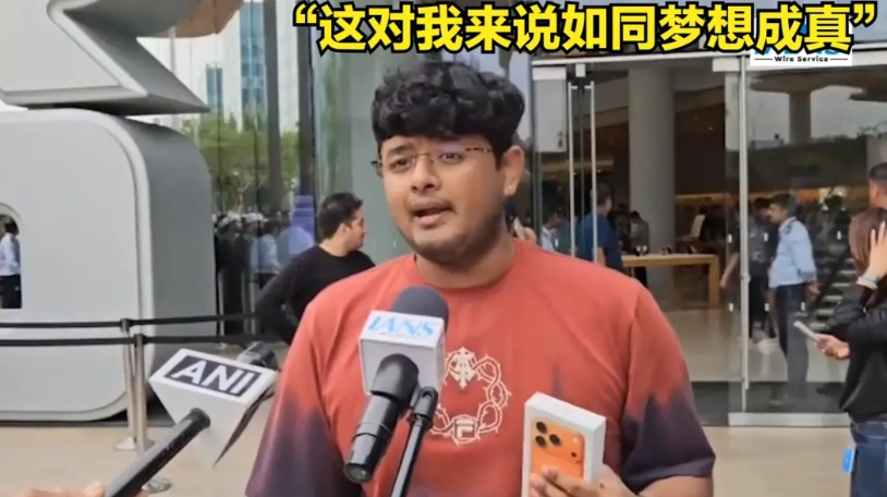 似曾相识的神奇场景：印度苹果粉排队抢新款iPhone，35度高温高湿度下排队