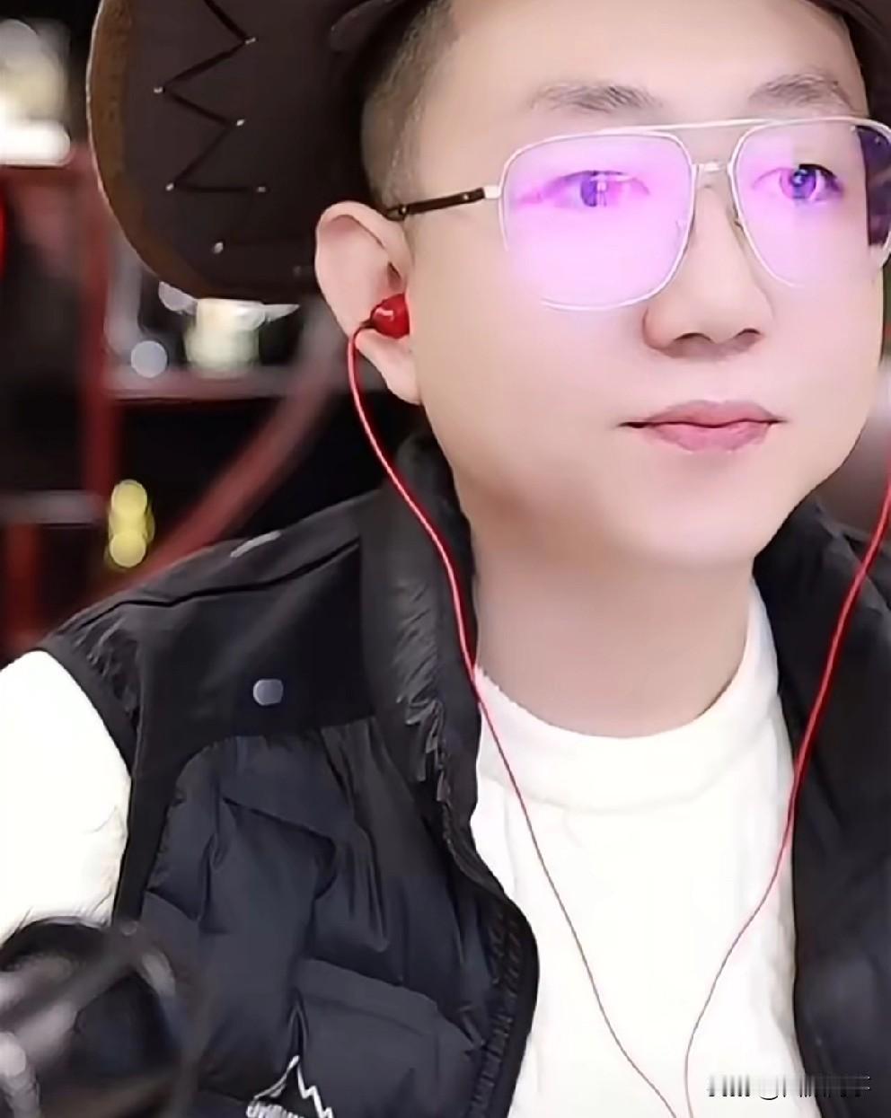 王小源表立场随时听令随T佑出征！王小源直播吐槽看到直播回放