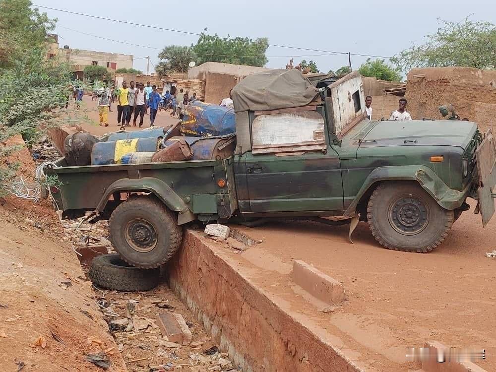 【俄非洲军团：乌克兰与欧洲籍雇佣兵参与马里政变遭挫败】4月26日，俄国防部俄罗斯