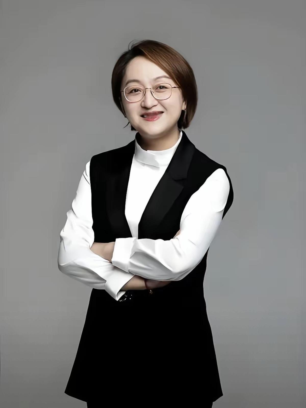 "小众赛道规模化变革者"比亚迪方程豹总经理熊甜波，也是比亚迪三大女豪杰之一。熊