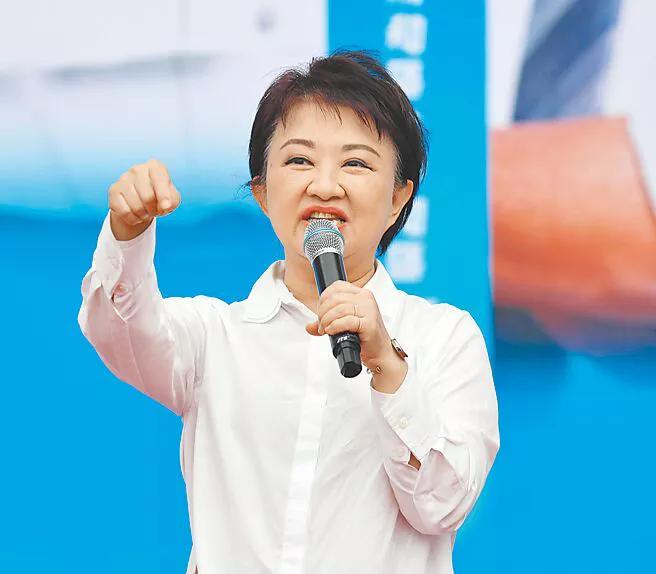 国民党台中市新生代蓝委廖伟翔、黄健豪、罗廷玮获「最强母鸡」台中市长卢秀燕力挺，成