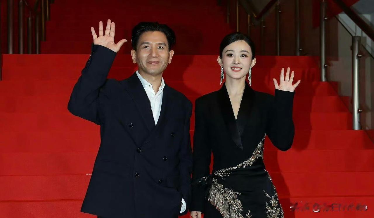 12月13日，前脚娱记拍到赵丽颖独自逛街，就有网友怀疑赵丽颖跟赵德胤分手了！原