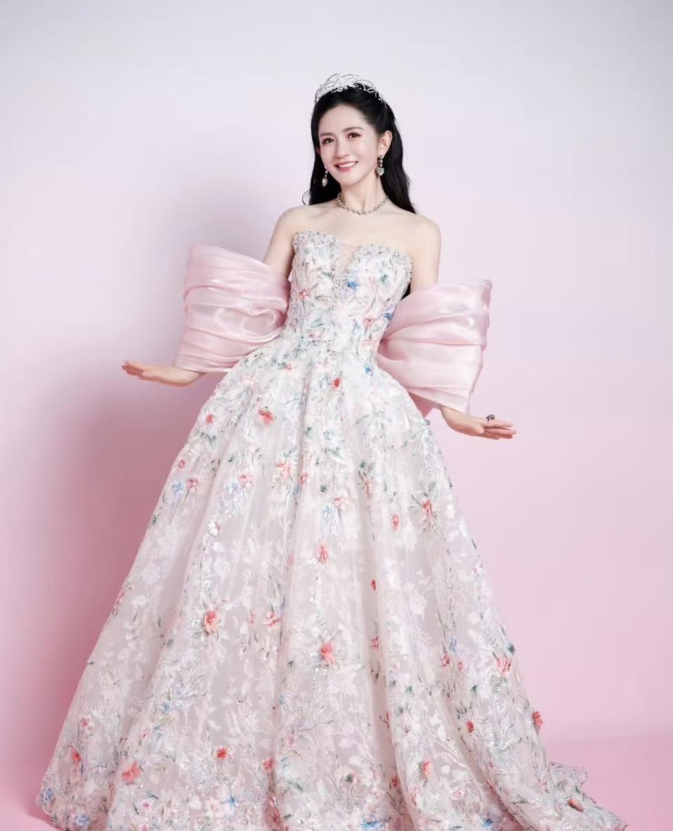 谢娜要开演唱会了，最贵票价1180元！谢娜在之前节目里说要开演唱会，还以为她是