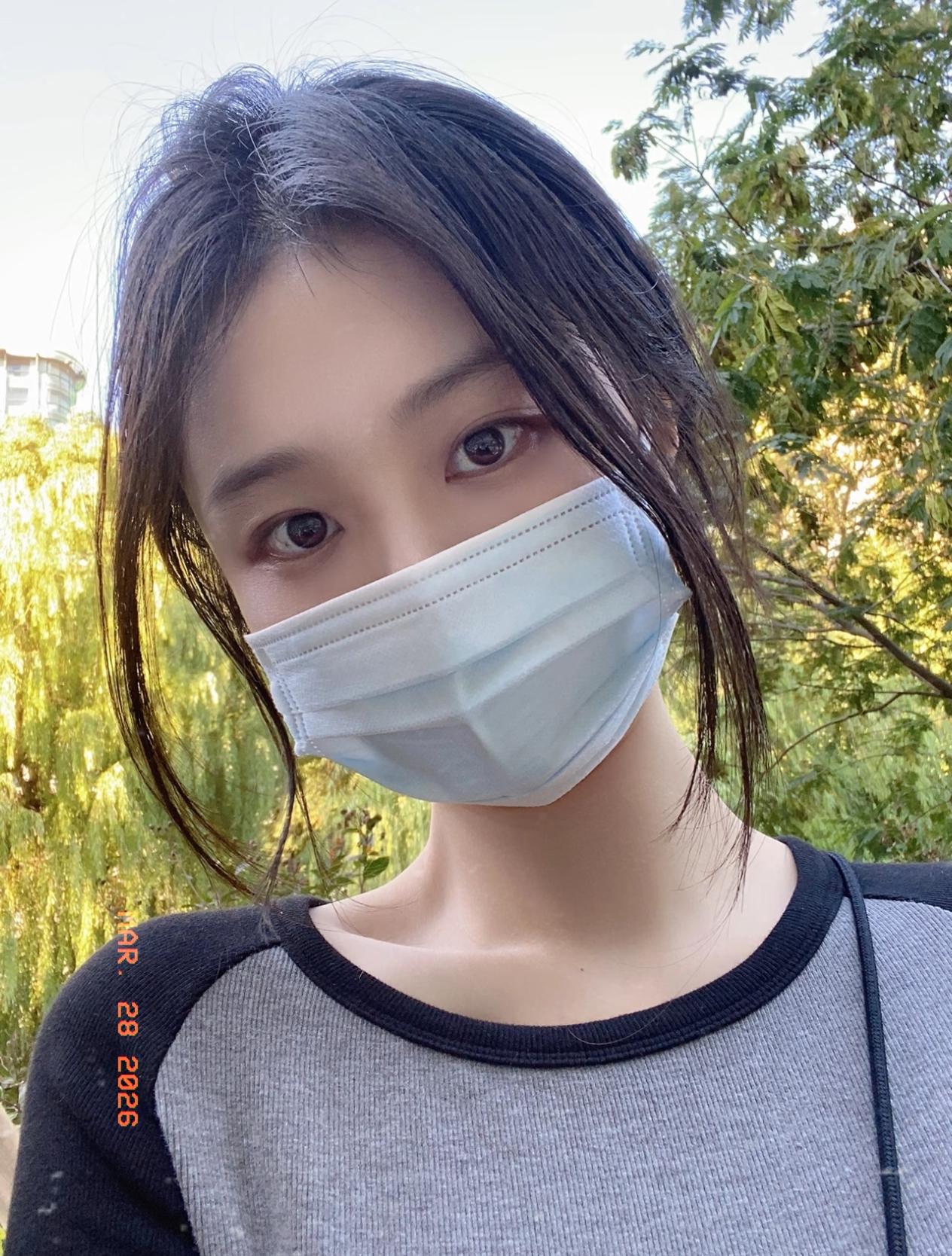 一个男人约会，发生了一些亲密接触。第二天一大早，他出门很久都没回来，打电话给他，