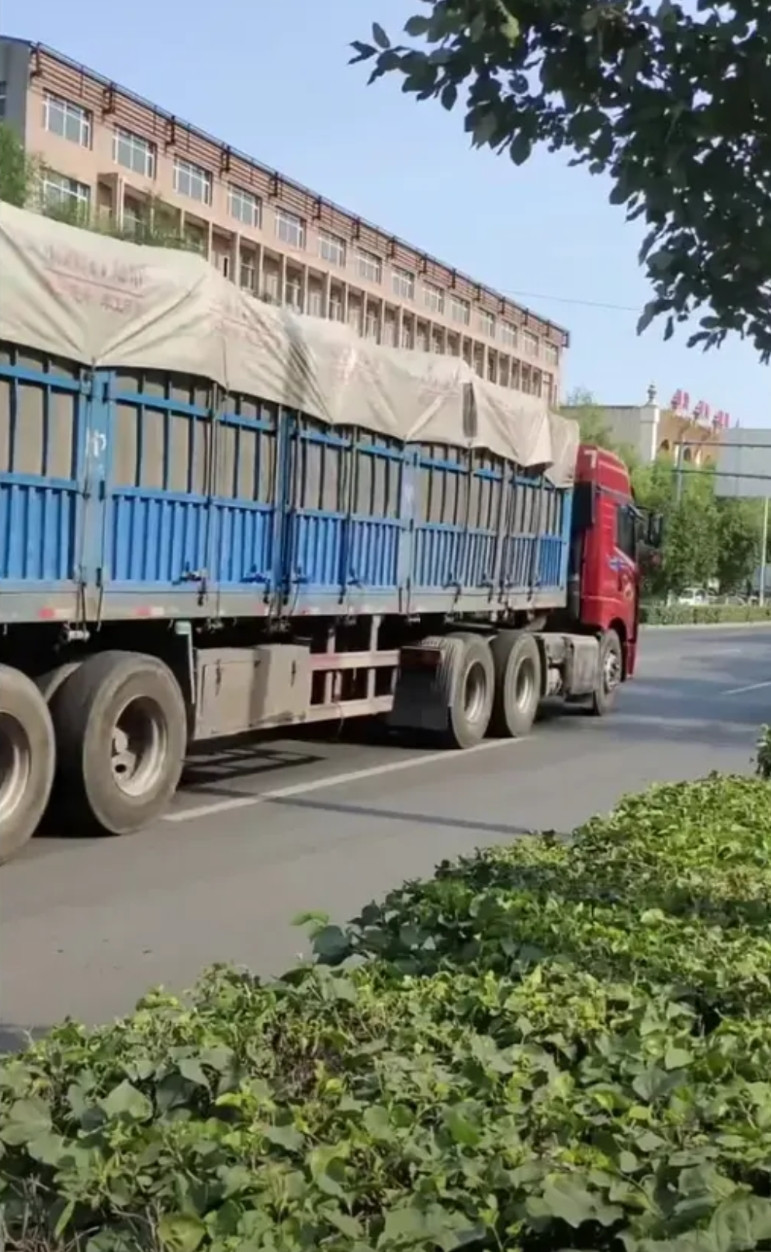 13米半挂车，新疆淖毛湖拉煤到天津港3000公里，每吨运费420，装了37吨煤，