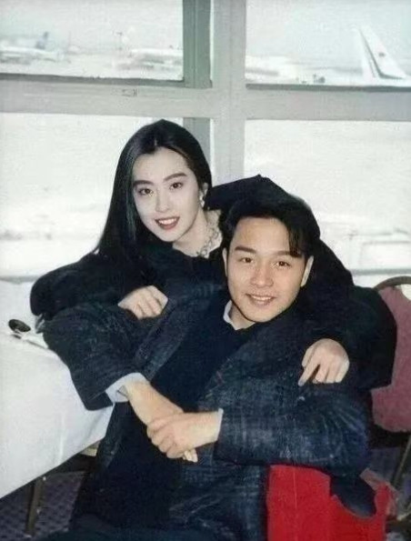 1990年，王祖贤来故宫拍广告，休息时就会到北京附近的景点玩，在打车时，每次下车