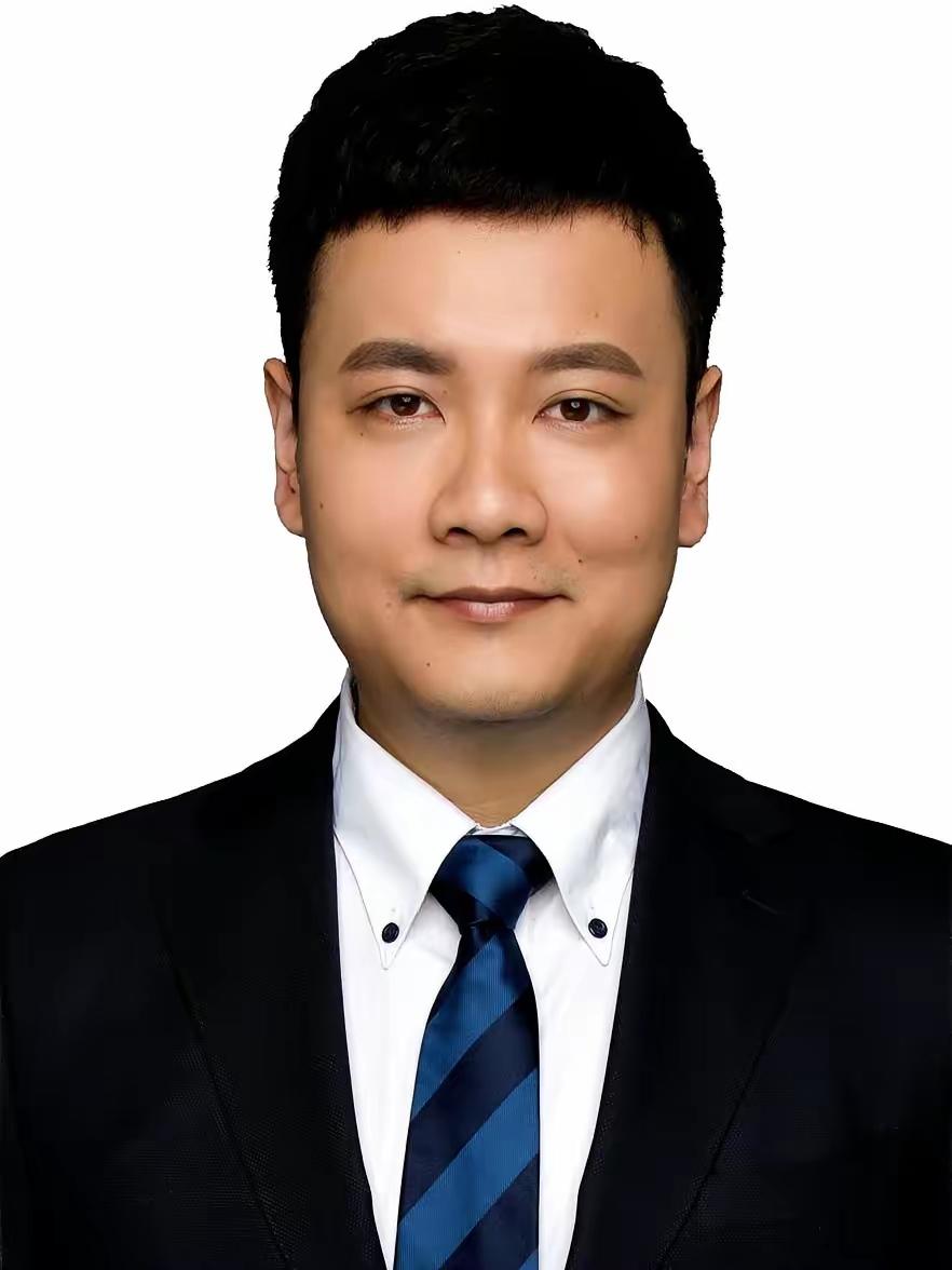 广东医疗圈的“血统论”，在这一刻具象化了。你看现任广东省人民医院院长张弩的履历