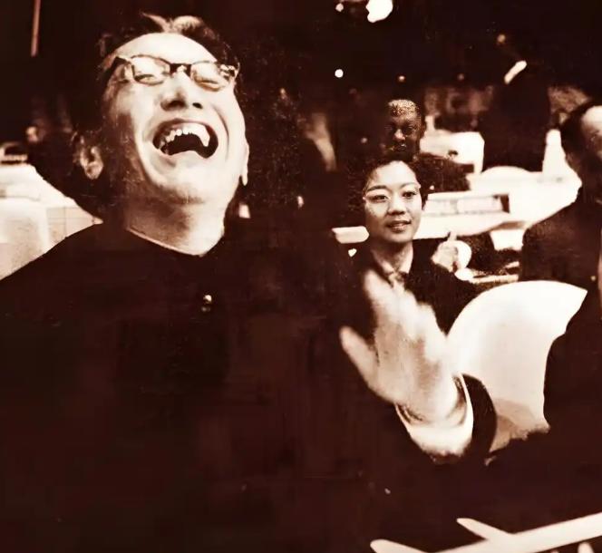1971年，我国成功重返联合国，但却遭遇了一个小国的强烈反对。26年后，这个国家