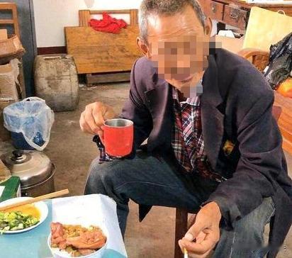 内蒙古，68岁的袁大爷，酒后要去洗浴中心，打车后竟怀疑司机绕路，到地方后他不仅没