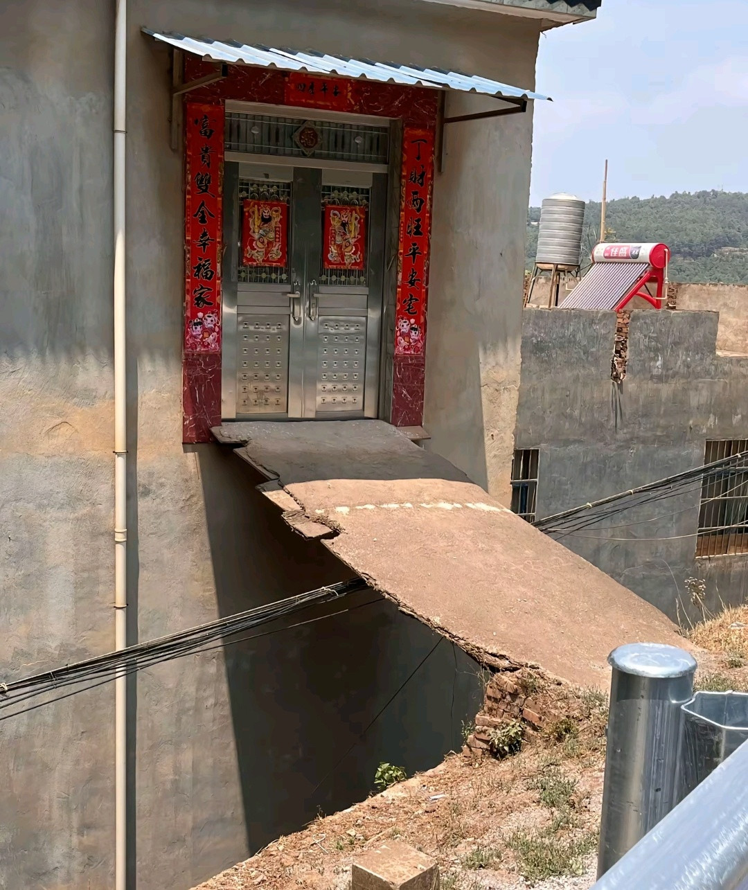 这房子真能住人吗，是不是还有别的进口啊