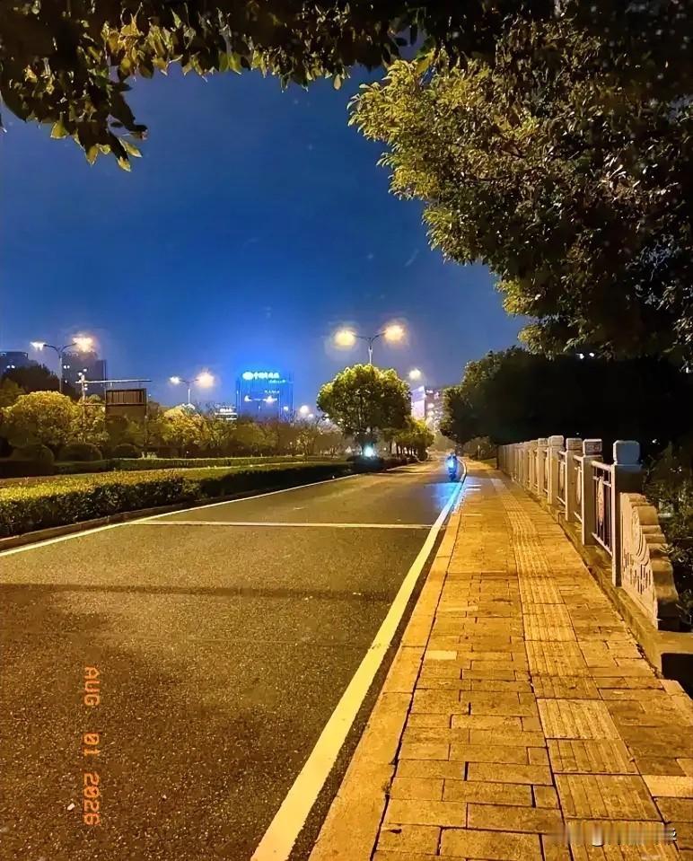 提前通知一下，大家好有个心理准备，今天8月3日就正式进入中伏第10天了，而