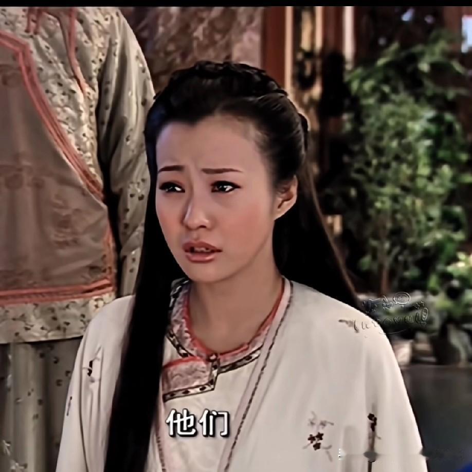 里郝蕾饰演的皇后，简直把“疯批白月光”演到极致！一场委屈戏，既透出倔强、傲娇与跋