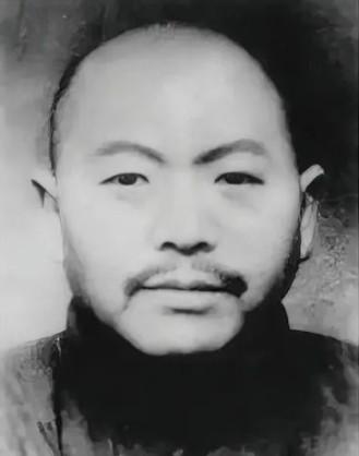 1951年，大汉奸黄标被判死刑，到了刑场，黄标却很不甘心：“我每个月给新四军送了
