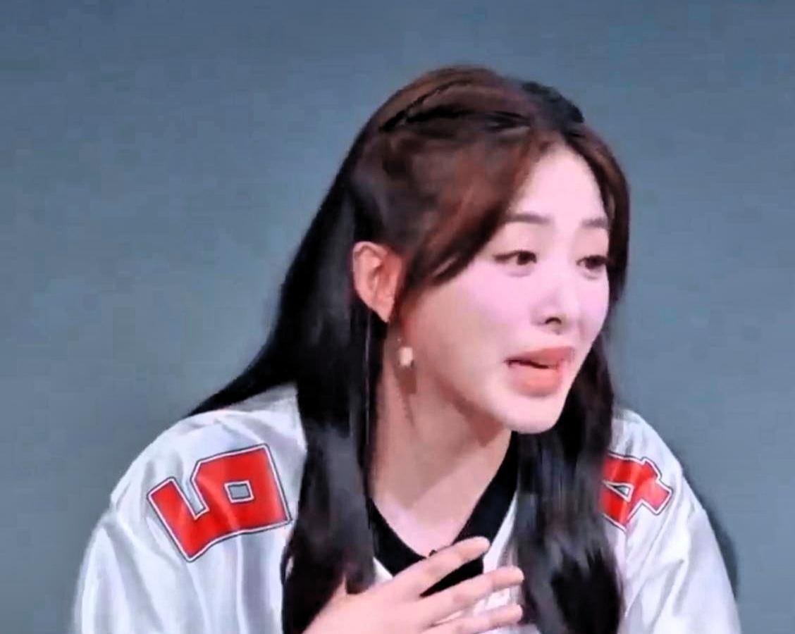 张含韵：我只是出道早，不是年纪大。节目里她一本正经对贺峻霖说：“我出道那年，你