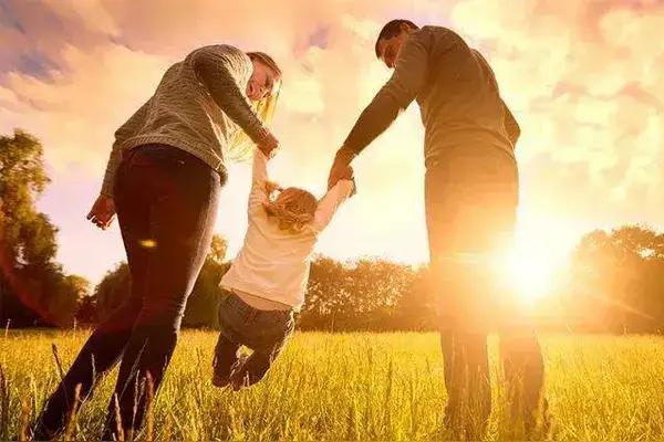 你发现没，现在，全国各地不管哪儿的人，都存在极其相似的问题。即，夫妻双方不管自己