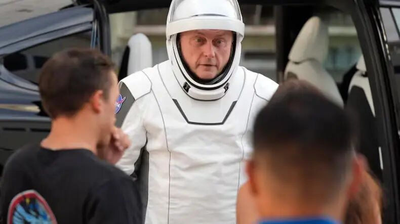 航天真相！突然失语！【美国宇航员太空紧急撤离原因披露：用餐时突然失语，发病过程