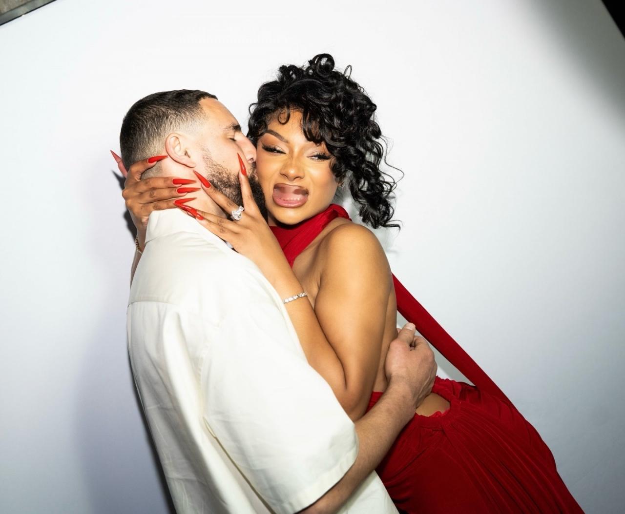 克莱出轨了啊！女友马冬梅发社媒细数克莱三宗罪，并发文怒喷：“一边劈腿，一边带我